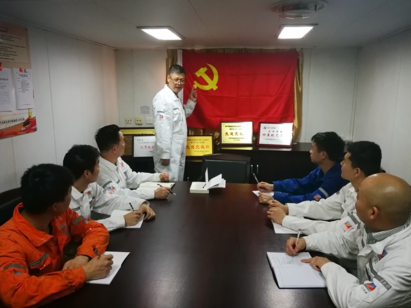 寧波海運“明州76”輪黨小組組織開展了船舶黨團員和先進青年代表學黨史促工作保安全的專題討論。(文、攝:屠添榮)_副本_副本.jpg 寧波海運“明州76”輪黨小組組織開展了船舶黨團員和先進青年代表學黨史促工作保安全的專題討論。(文、攝:屠添榮)_副本_副本.jpg