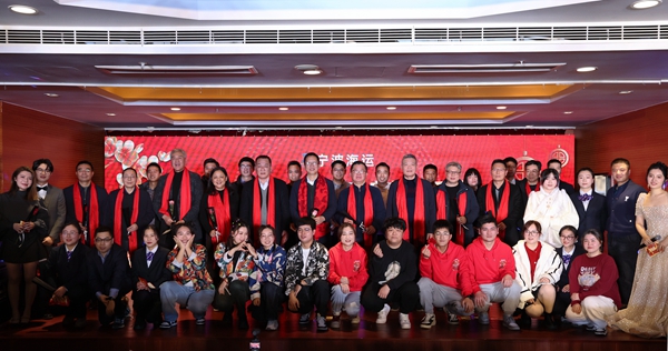 茶話會大合影_副本.jpg 茶話會大合影_副本.jpg