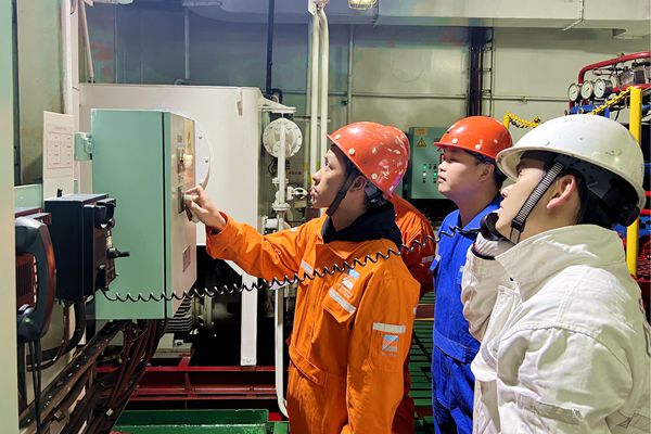 “明州67”輪春節(jié)期間開展演習(xí)。姚良旭 攝_副本.jpg “明州67”輪春節(jié)期間開展演習(xí)。姚良旭 攝_副本.jpg