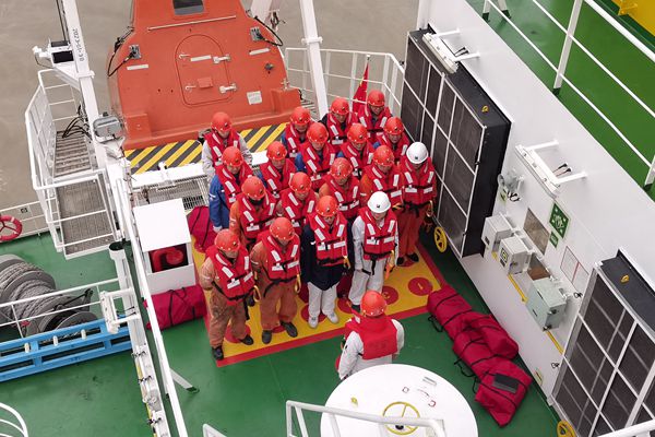 “明州507”輪船舶節(jié)前開展消防演練。朱協(xié)林?jǐn)z_副本.jpg “明州507”輪船舶節(jié)前開展消防演練。朱協(xié)林?jǐn)z_副本.jpg