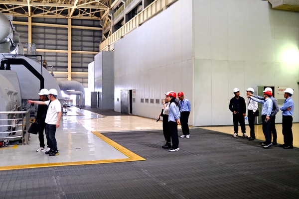 寧波海運一行參觀臺二電發電現場。黃崇武攝_副本_副本.jpg