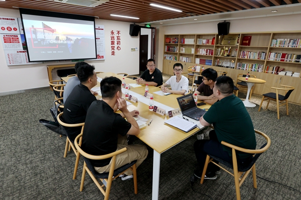 新員工培訓-勞模工匠宣講_副本.jpg 新員工培訓-勞模工匠宣講_副本.jpg