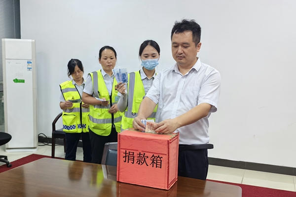 2-寧波海運明州高速各收費所開展“慈善一日捐”活動。寧波海運提供_副本.jpg 2-寧波海運明州高速各收費所開展“慈善一日捐”活動。寧波海運提供_副本.jpg