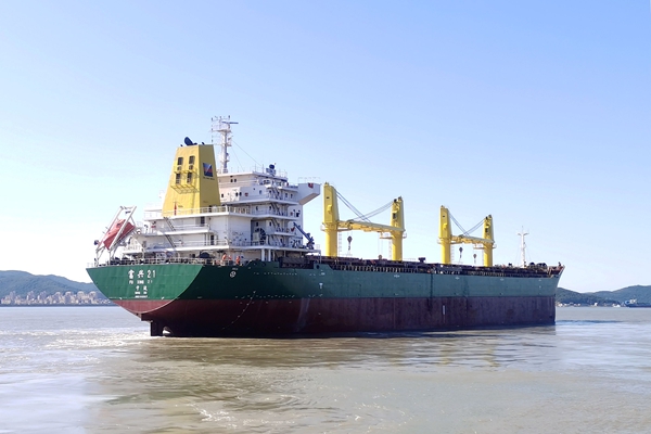 1月,“富興21”輪船舶順利完成中檢檢驗廠修工程。鄭笑 攝 (1)_副本.jpg 1月,“富興21”輪船舶順利完成中檢檢驗廠修工程。鄭笑 攝 (1)_副本.jpg