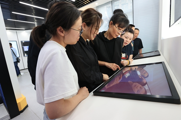 A33I6815_副本_副本.jpg A33I6815_副本_副本.jpg