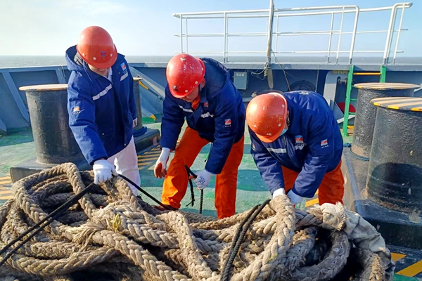 寧波海運各船舶做好設備綁扎系固工作。黃迪提供 (2)_副本.jpg